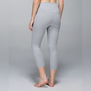 Lululemon Wunder Under Crop *Roll Down
Heathered Medium Grey Legging